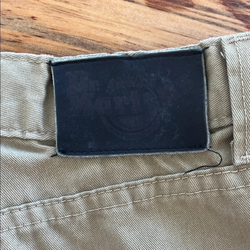 Vintage Dr. Martens Khaki Cargo Shorts with Embroidered Patch - Picture 6 of 7